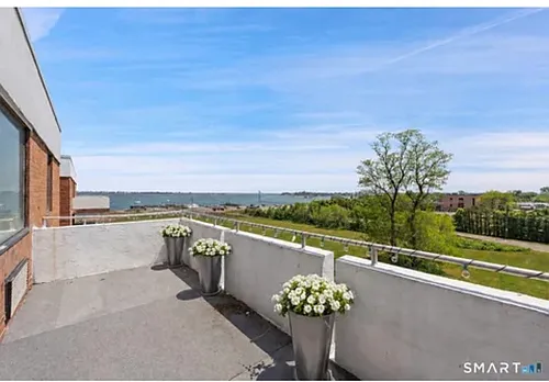 50 Birdseye St #401 Photo 1