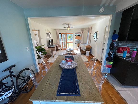 4th image of 1920 Carmelina Dr