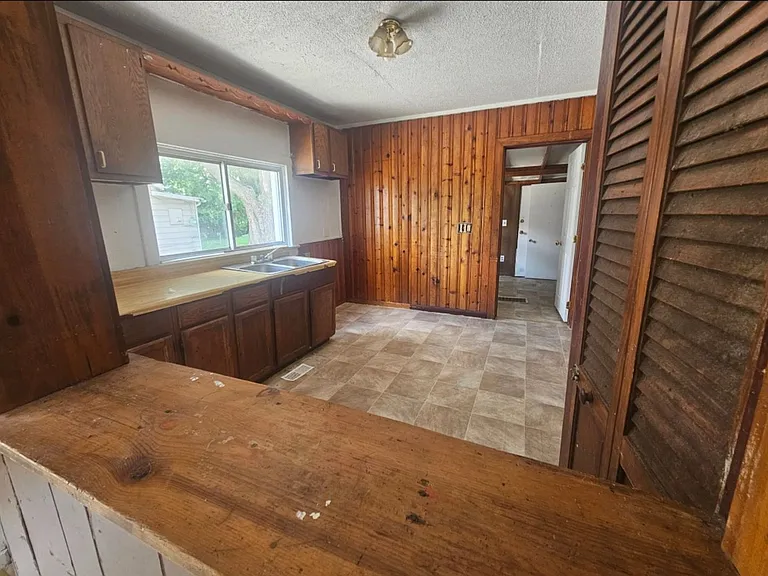 316 Columbus St — Photo 4