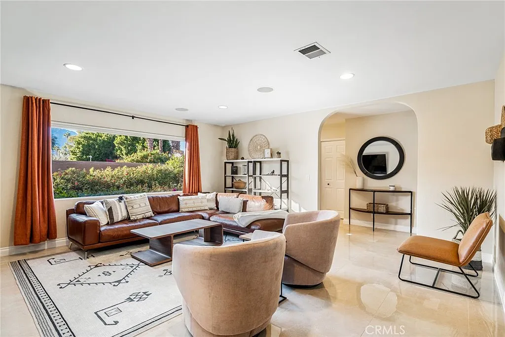 3 bed, 2085 sqft, $4,800 — Photo 4