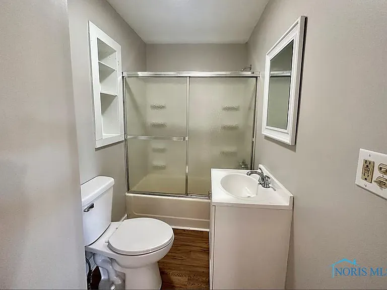 368 E Perry St #C — Photo 9