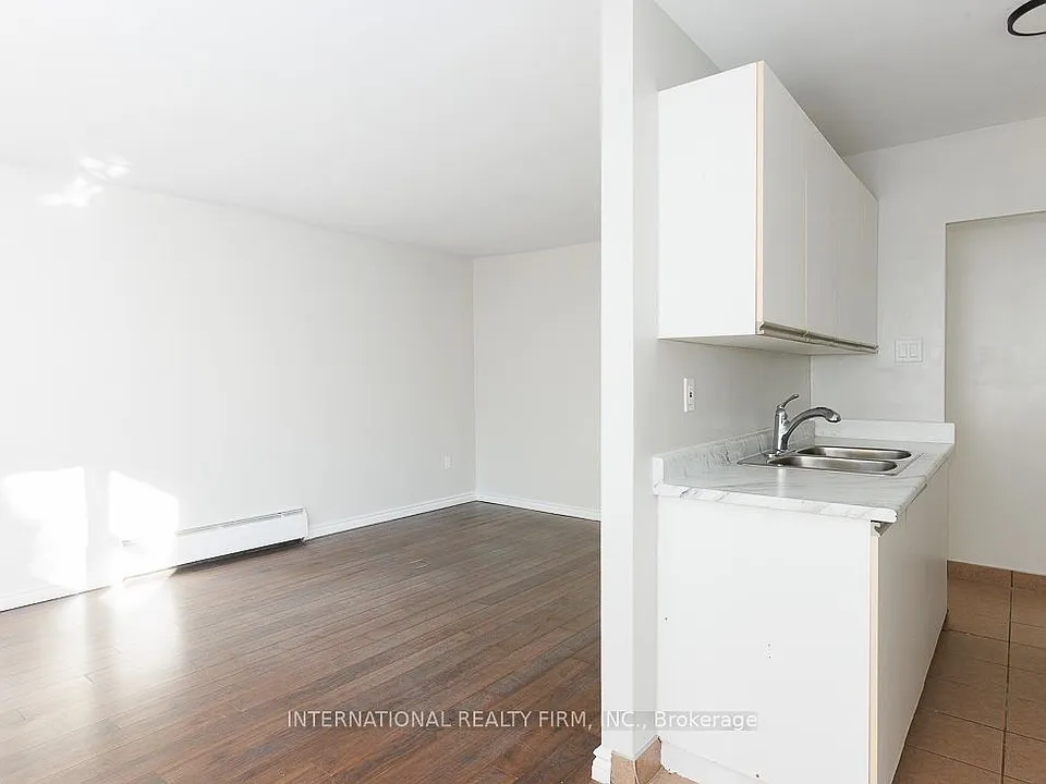93 High St #204