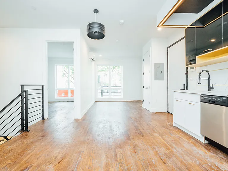 67 Stanhope St #1G — Photo 2