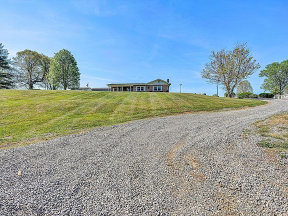 4th image of 3673 Mount Zion Rd