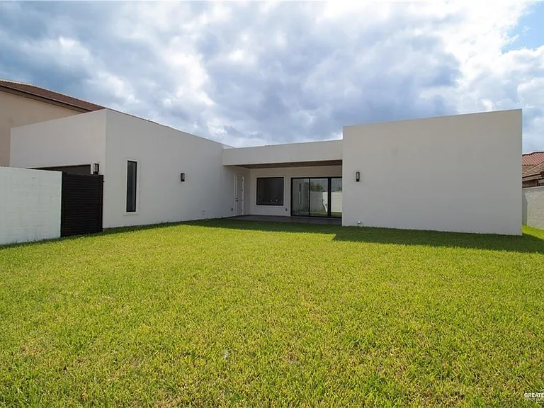 4815 Sheffield St — Photo 15