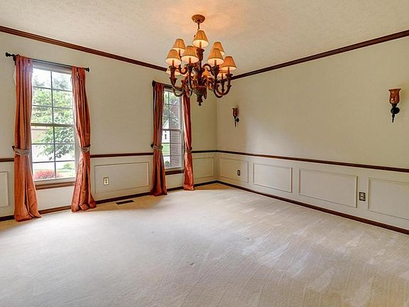 5th image of 881 Loch Lomond Ln