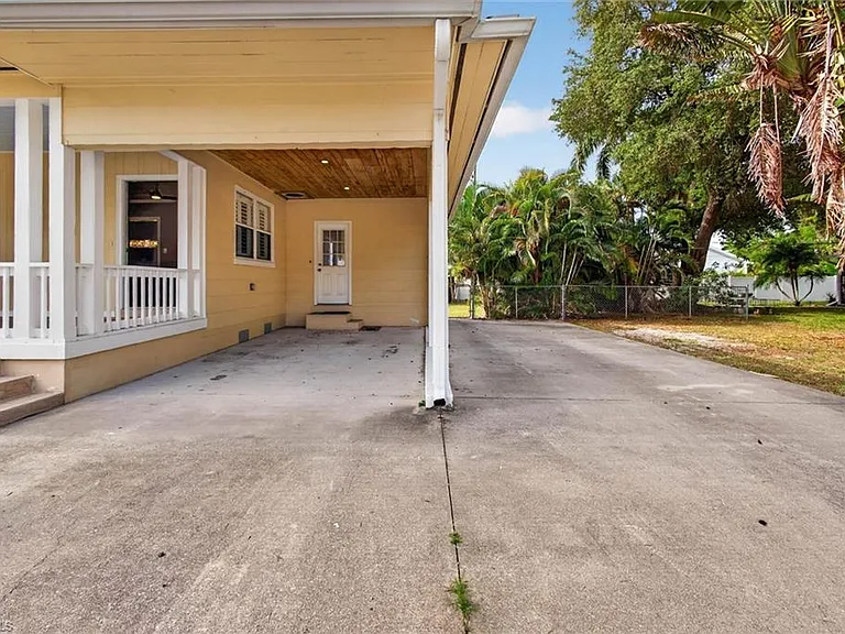 1420 Maravilla Ave — Photo 6