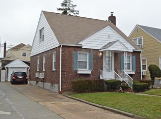 4620 195th St, Flushing, NY 11358