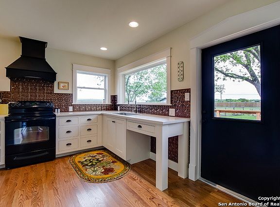 4th image of 621 W Wright Blvd