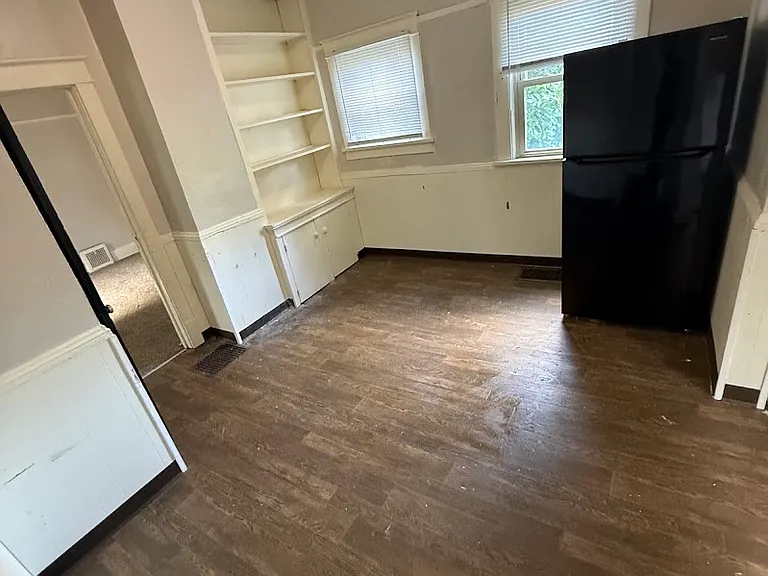441 Knox St — Photo 10