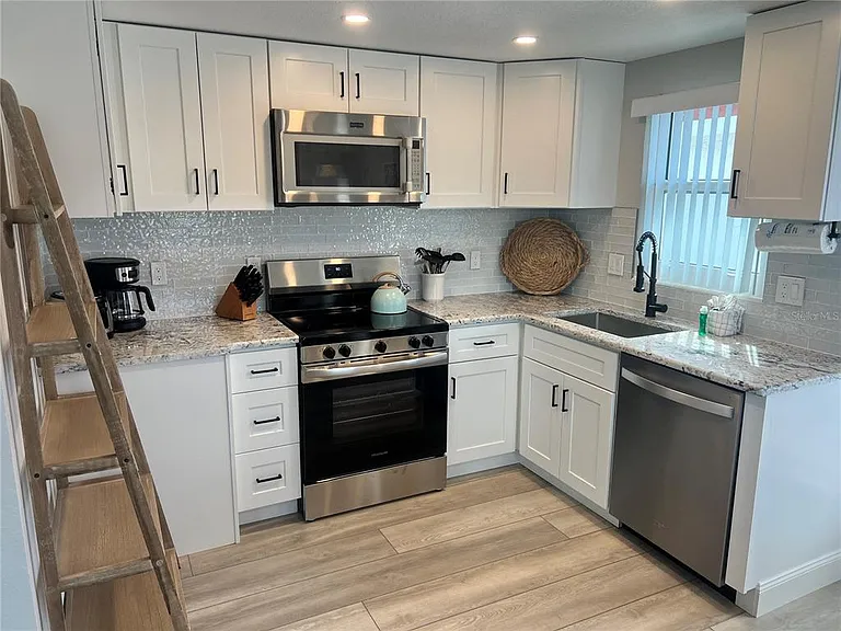 6154 Midnight Pass Rd #D02 — Photo 4