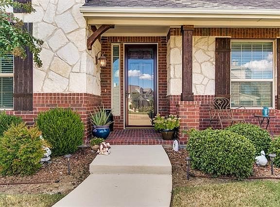 2nd image of 3213 Burnet Cir