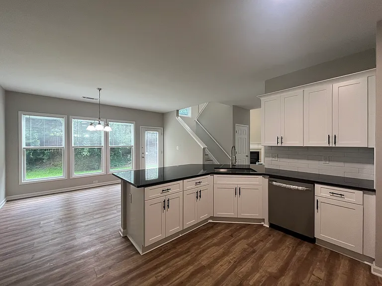 2501 Southhaven Ln — Photo 15