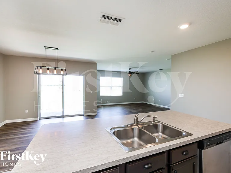 480 Burnham Cir — Photo 6