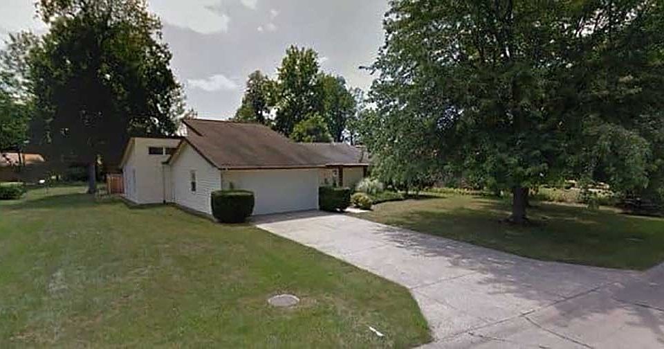 1st image of 301 W Charter Dr
