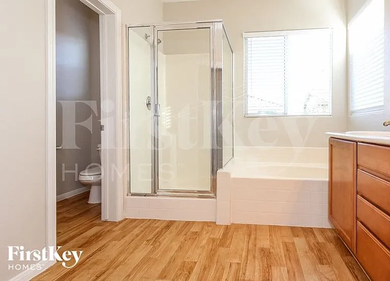 10552 Lessona St — Photo 8