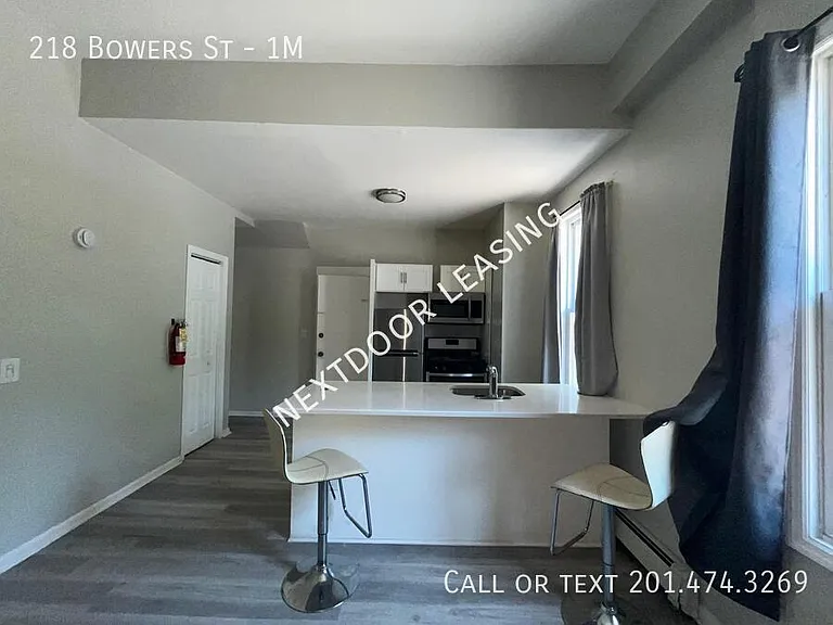 218 Bowers St #1M — Photo 1