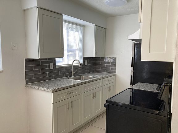2nd image of 1724 Johnson St #6