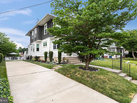 3rd image of 8 Lamont Ave