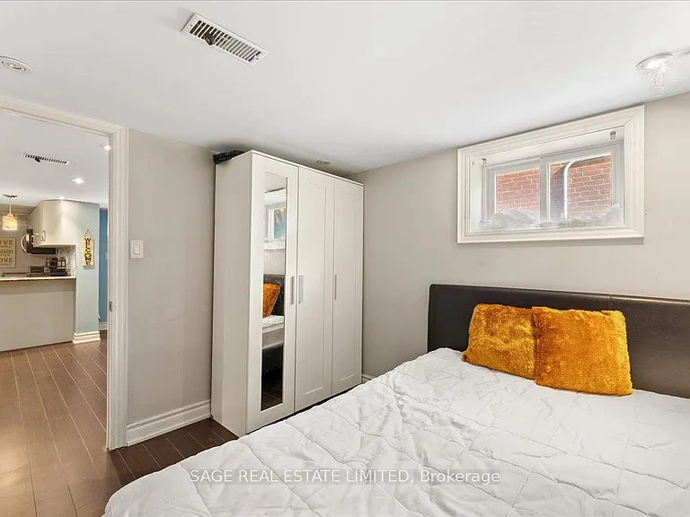 207 Cedarvale Ave #LOWER — Photo 17