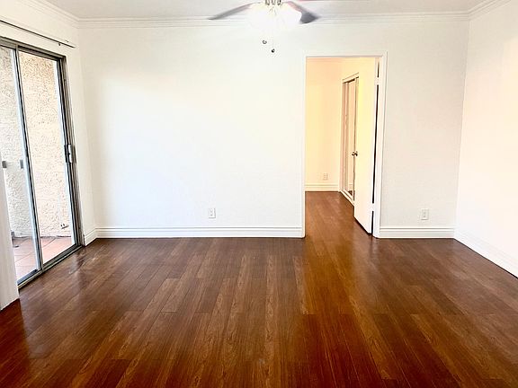 2nd image of 4069 Oakwood Ave APT 17