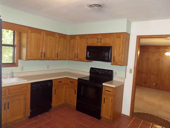 4th image of 34 Mockingbird Ln