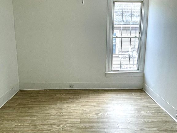 5th image of 321 Floral Ave #323