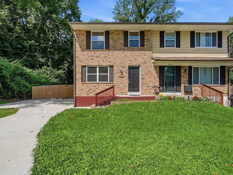 2216 Jackson Dr — Photo 2