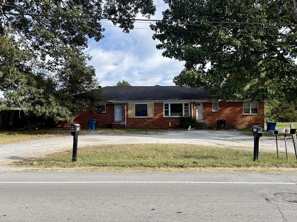 1st image of 907 Oak Dr