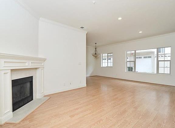 3rd image of 315 E Washington Ave