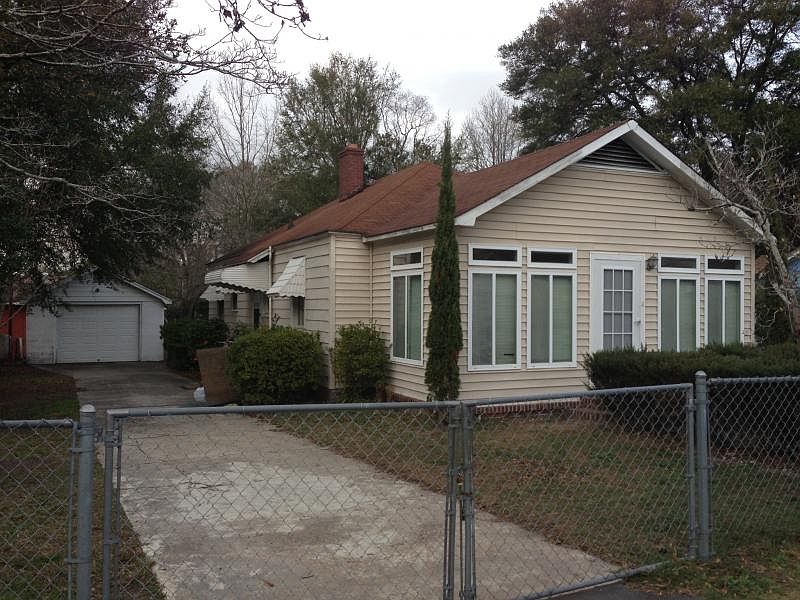 2nd image of 2156 Banyan St