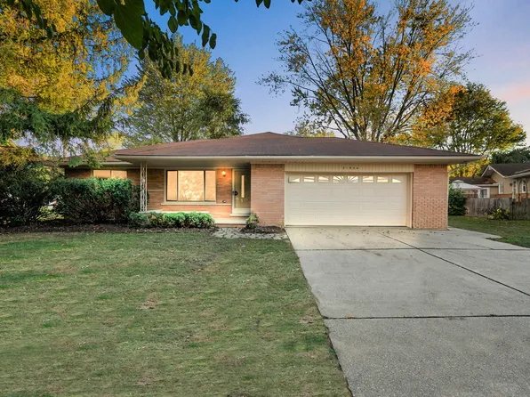 21934 S Nunneley Rd, Clinton Township, MI 48035