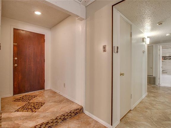 3rd image of 522 Oxford Park
