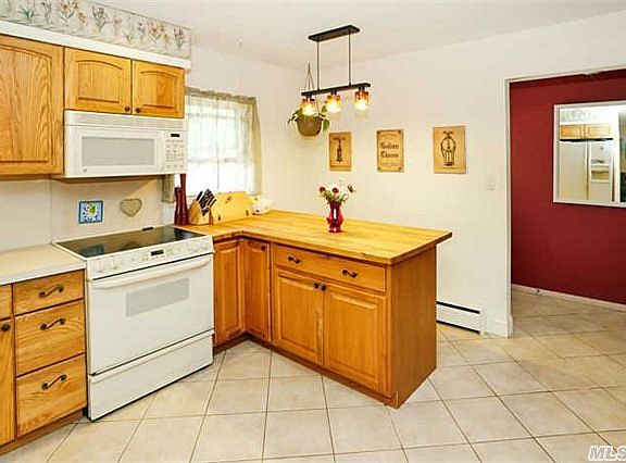 2nd image of 52 Dahlia Ln