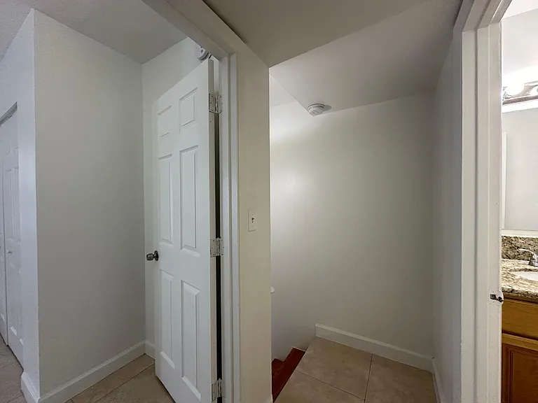 2705 NE 9th Ave — Photo 23