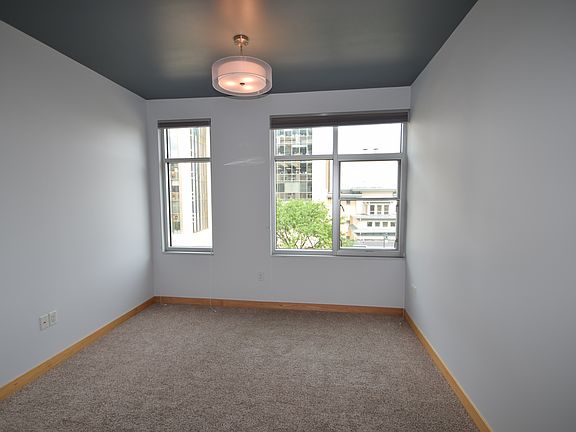 3rd image of 309 W Washington Ave #4225744