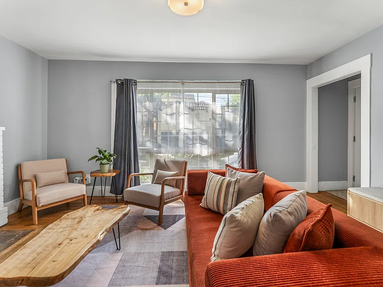 2421 Hilgard Ave #2421 — Photo 6