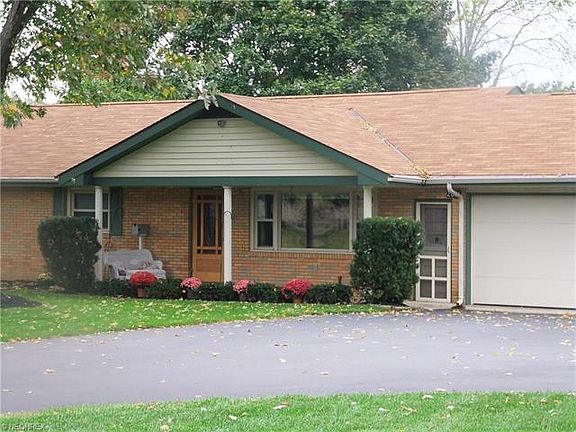 2nd image of 2026 Maple Dr