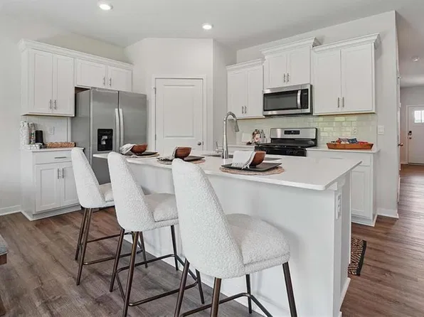 21535 Carrara Cir, Peculiar, MO 64078