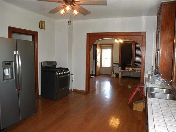 4th image of 2312 White Oak Ave