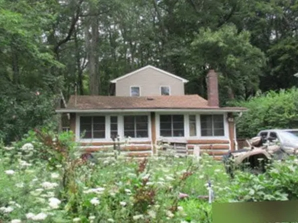 43 Setting Sun Trl, West Milford, NJ 07480