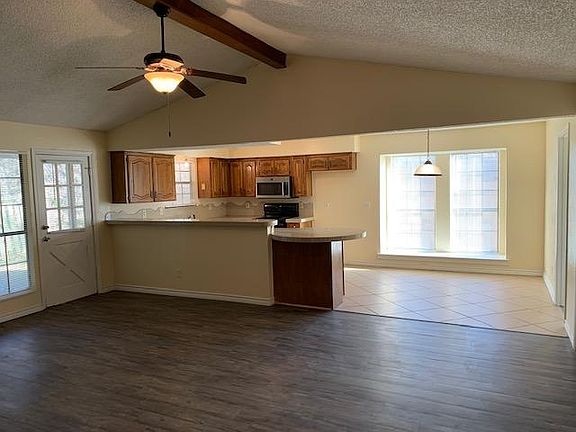 3rd image of 5006 Branch Hollow Dr