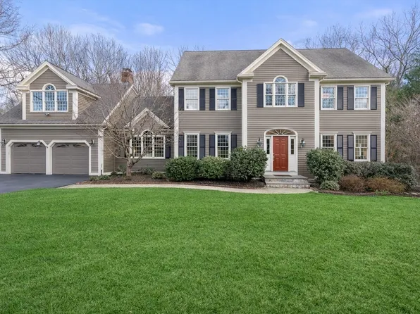 74 Flint Locke Ln, Medfield, MA 02052