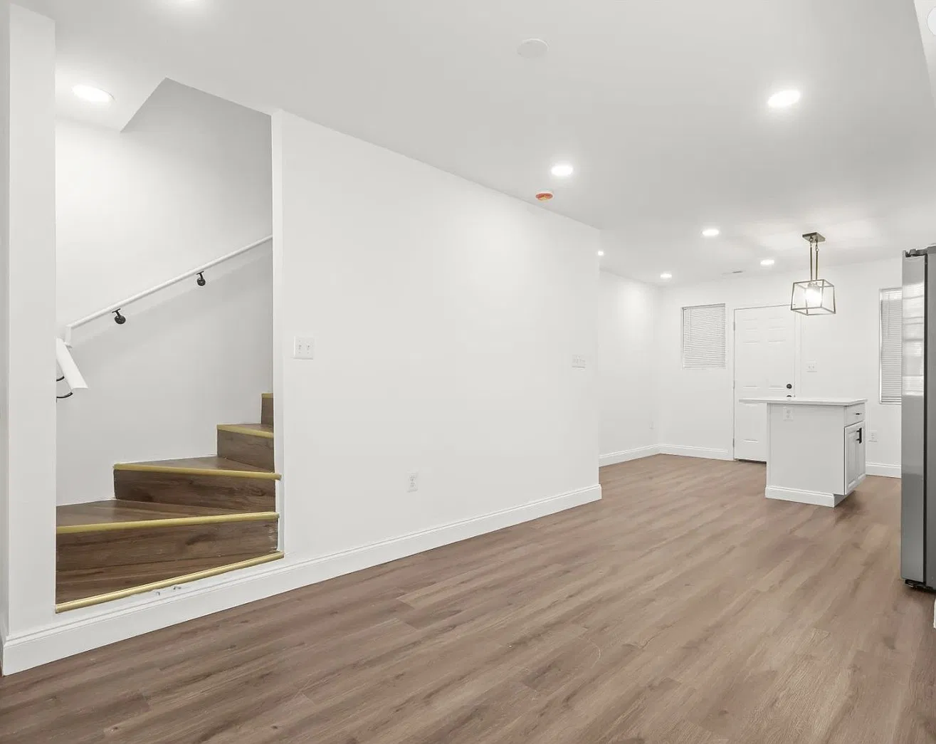 3 bed, 2.5 bath, 1250 sqft, $2,300 — Photo 2
