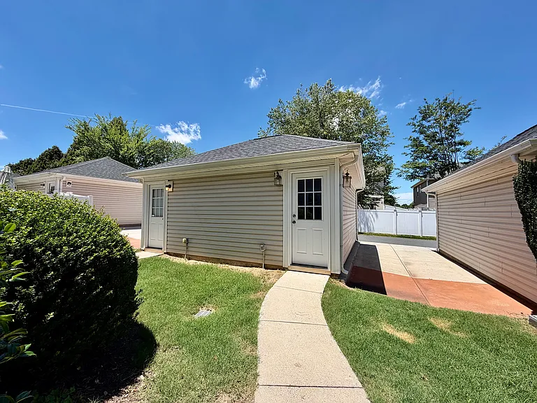 121 Walnut Cove Dr #D — Photo 29