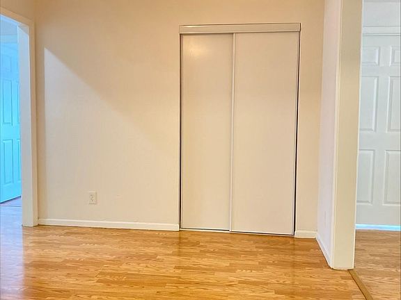 5th image of 902 Britton Ave