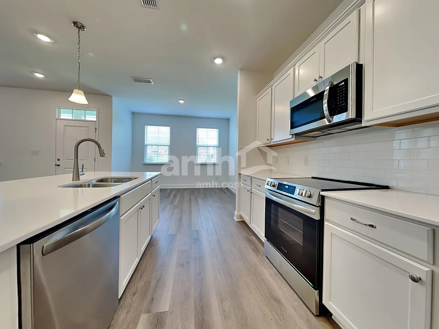4 bed, 2.5 bath, 2075 sqft, $2,825 — Photo 4