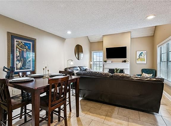 2nd image of 1500 W Esplanade Ave APT 5A