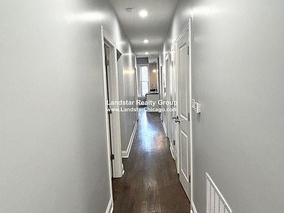 5th image of 908 W Montrose Ave APT 1
