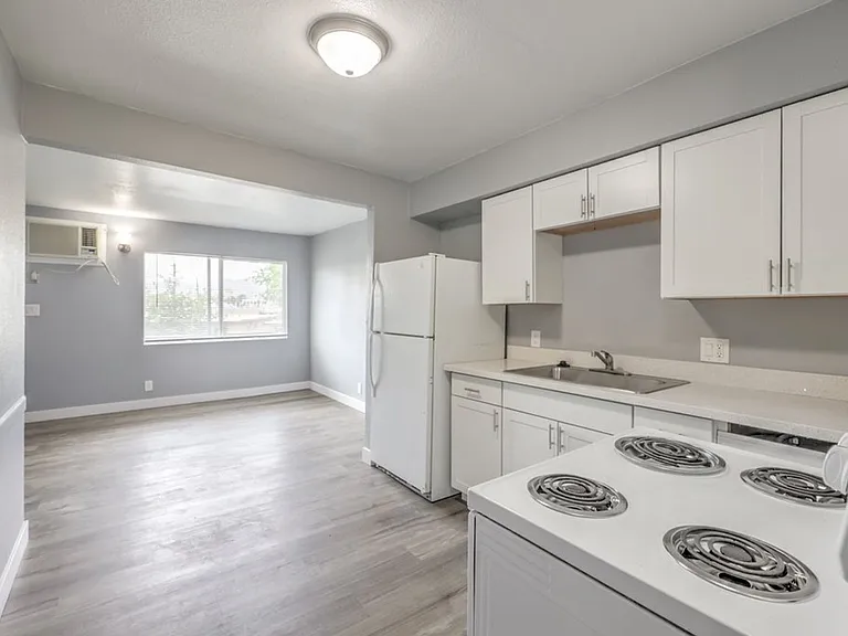324 W Cleveland Ave — Photo 7